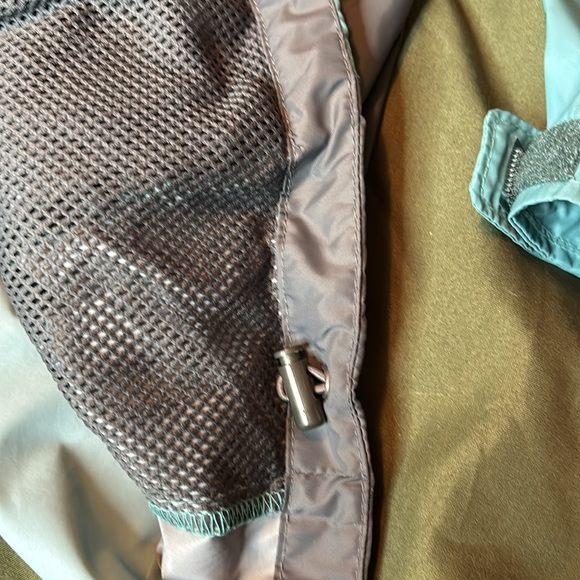 Columbia Windbreaker Light Jacket W Hood & Zipper Pockets Good Used Condition - Picture 4 of 7